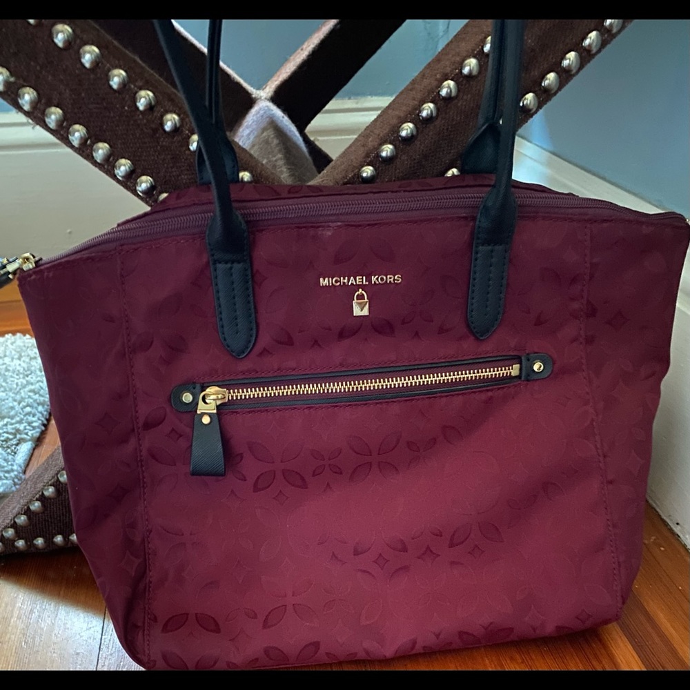 Kelsey medium nylon purse